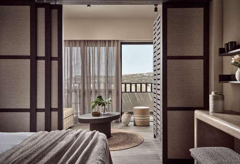 Junior Suite met Kingsize Bed, Canopy by Hilton Paris Eiffel Tower