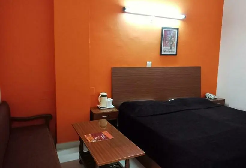 Chambre Standard, Shikhar & Restaurant