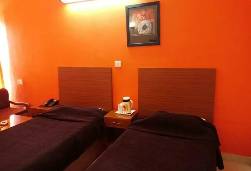 Chambre Standard, Shikhar & Restaurant