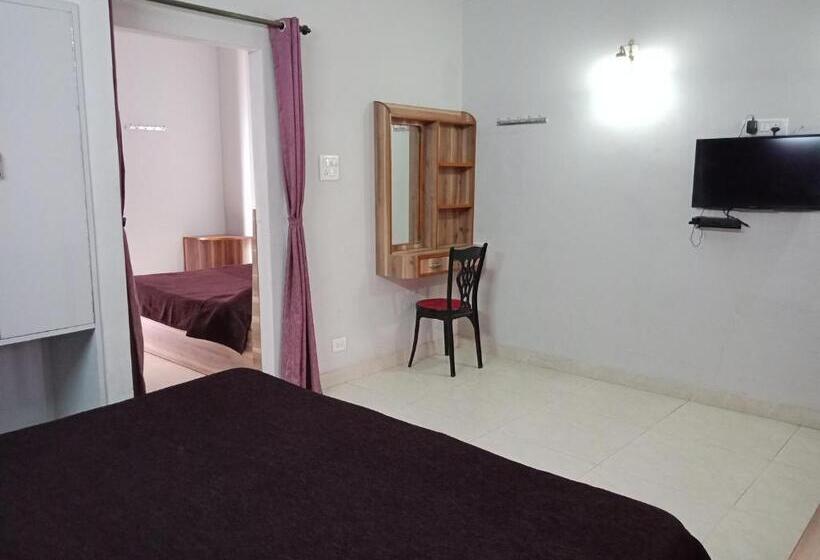 Семейный Номер Совместный Санузел, Shikhar & Restaurant