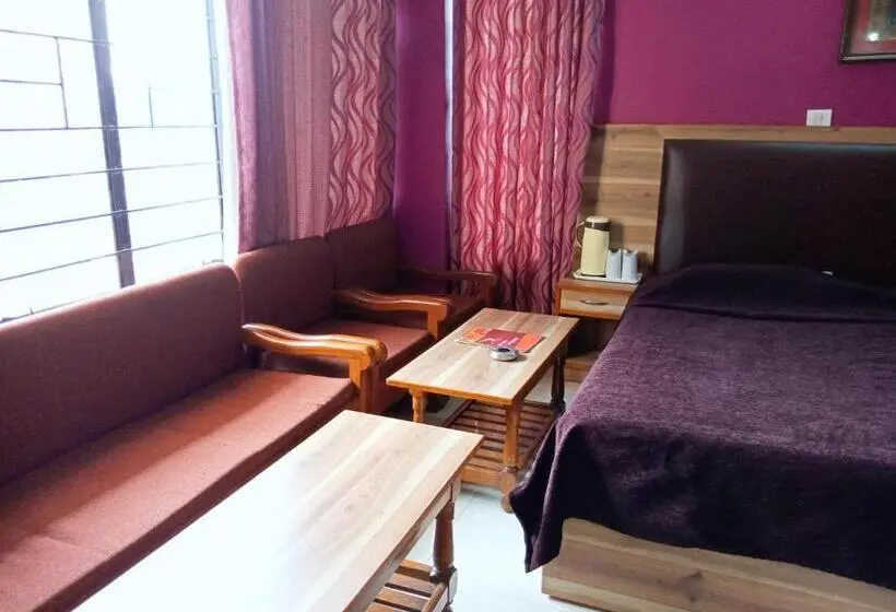 Chambre Familiale Salle de Bains Commune, Shikhar & Restaurant