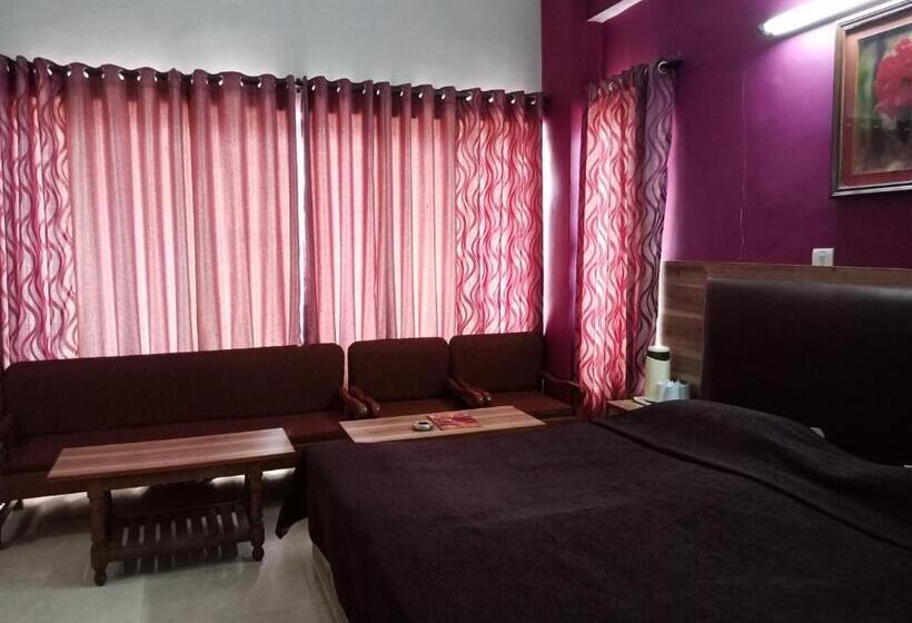 Семейный Номер Совместный Санузел, Shikhar & Restaurant