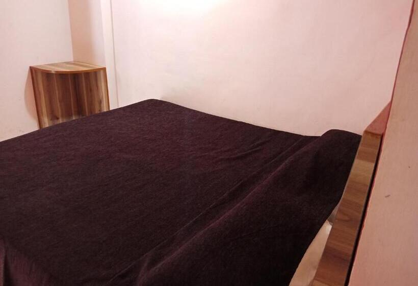 Семейный Номер Совместный Санузел, Shikhar & Restaurant