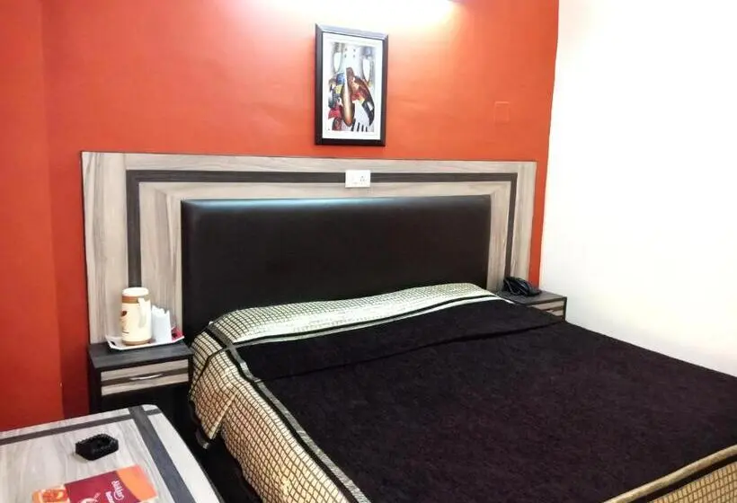 Chambre Deluxe, Shikhar & Restaurant