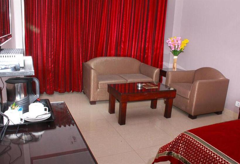 Номер Стандарт с Балконом, Shikhar & Restaurant