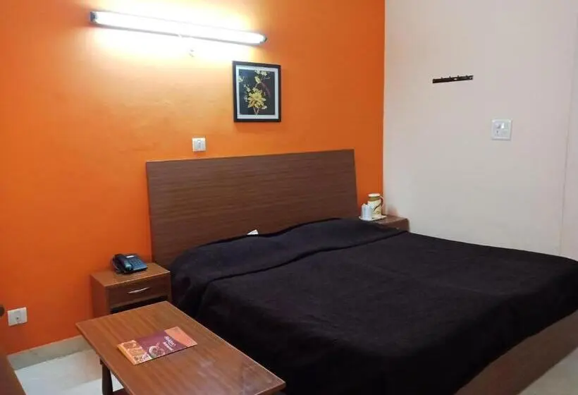 Chambre Economy, Shikhar & Restaurant