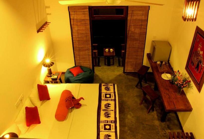 اتاق لوکس, Rowinrich Cottages