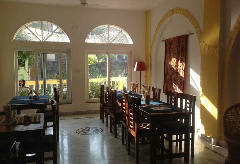 חדר דלוקס עם נוף להרים, Seventh Heaven Inn Rishikesh