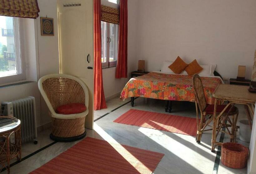 חדר דלוקס עם נוף להרים, Seventh Heaven Inn Rishikesh