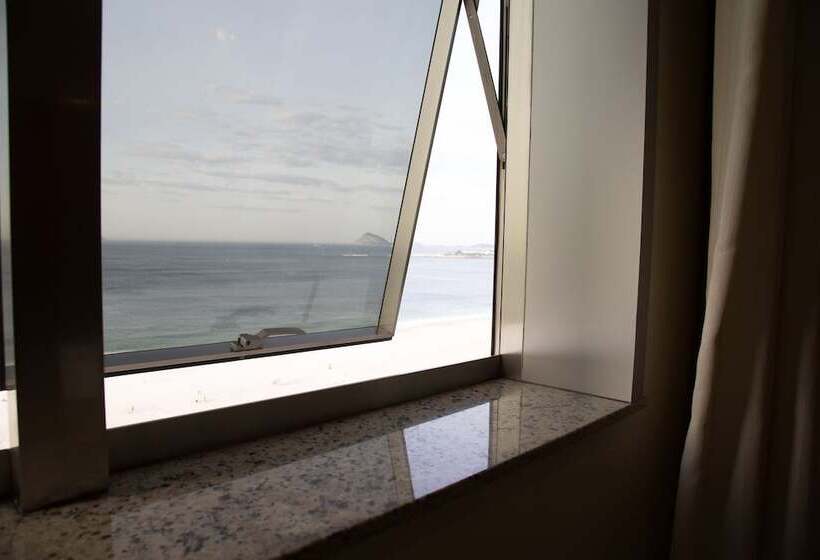 スタンダードトリプルルーム, Astoria Palace