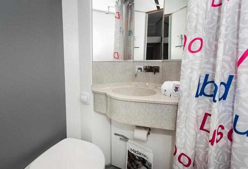 חדר משפחתי, Cabinn Odense