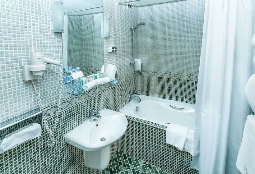 סוויטת ג'וניור, Chichikov