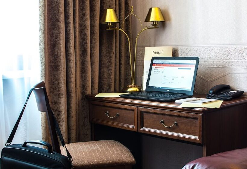 סוויטת ג'וניור, Chichikov