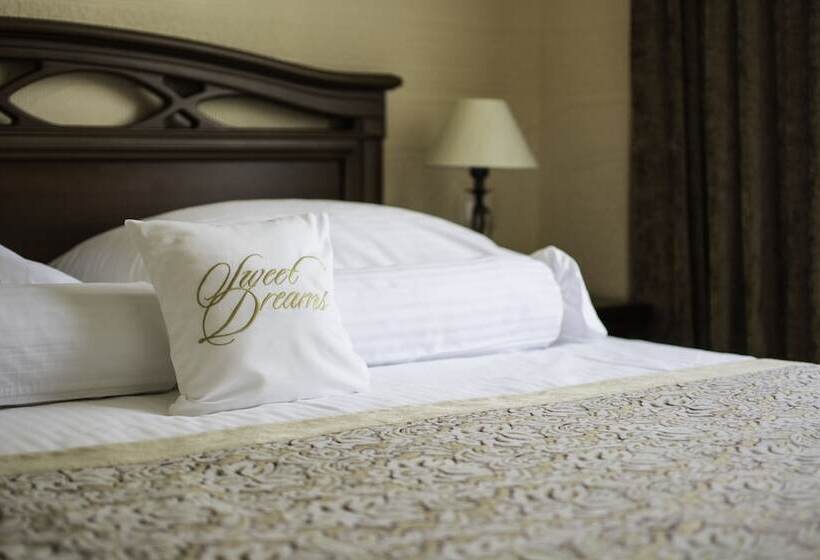 סוויטת ג'וניור, Chichikov