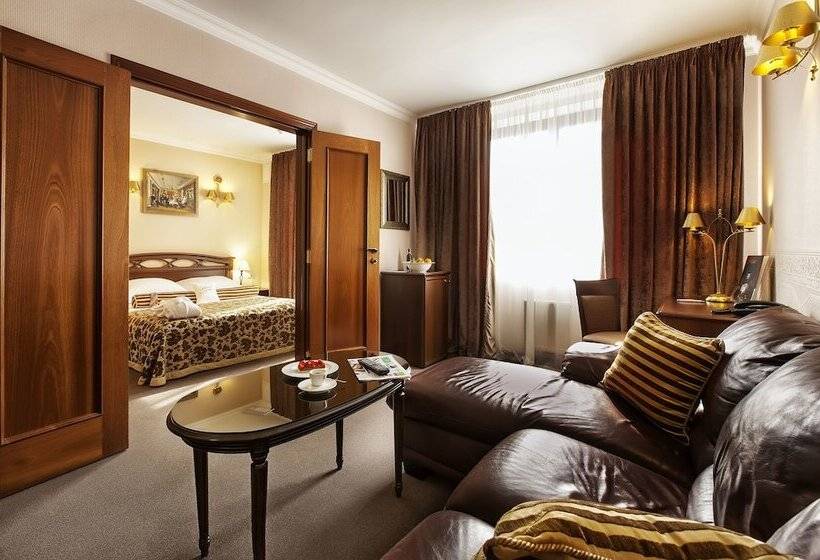 סוויטת ג'וניור, Chichikov