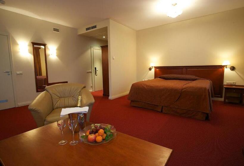 Семейный Номер, Daugirdas Old City