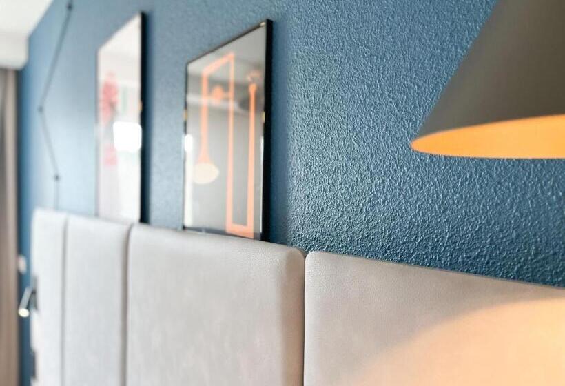 Номер Стандарт, Ibis Martigues Centre