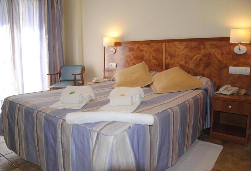 غرفة قياسية مزوَّدة بشُرفة, La Muntanya