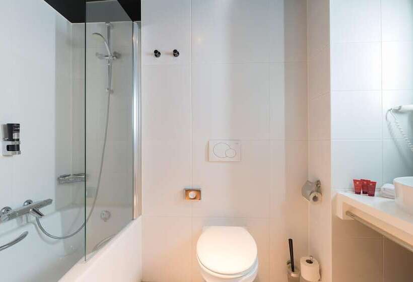 Номер Deluxe, Leonardo Hotel Almere City Center