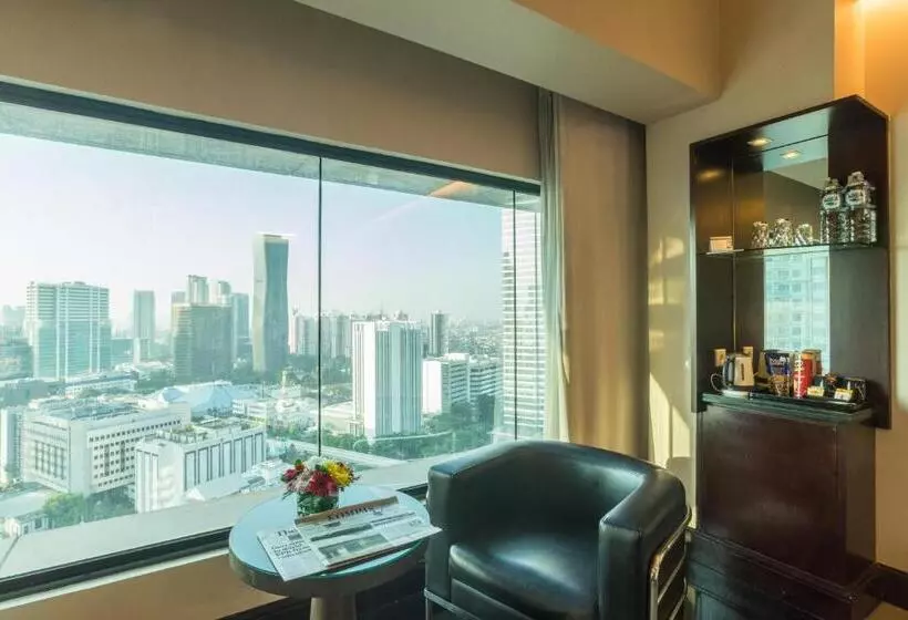 اتاق اجرایی با تخت بزرگ, Manhattan Hotel Jakarta