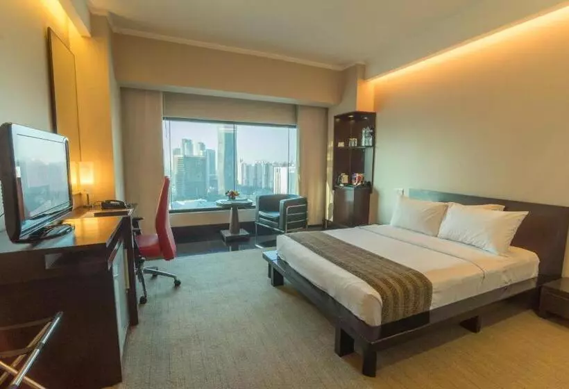 اتاق اجرایی با تخت بزرگ, Manhattan Hotel Jakarta