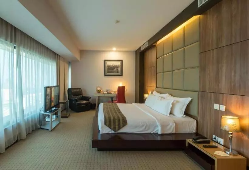 سوییت, Manhattan Hotel Jakarta