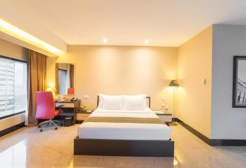 اتاق لوکس با تخت بزرگ, Manhattan Hotel Jakarta