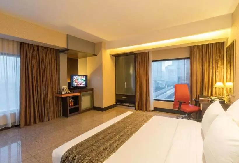 اتاق لوکس با تخت بزرگ, Manhattan Hotel Jakarta