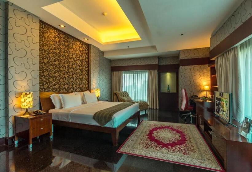 סוויטה, Manhattan Hotel Jakarta