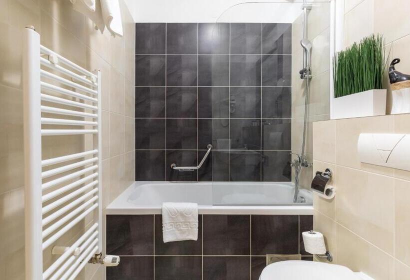 غرفة عائلية, Mondo