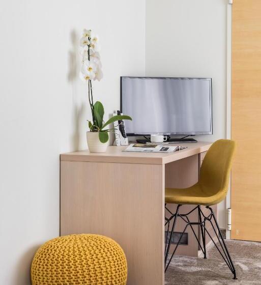 غرفة عائلية, Mondo