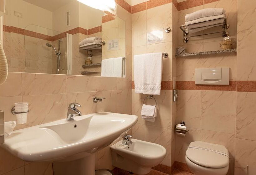 اتاق استاندارد سه نفره, Nilhotel Florence