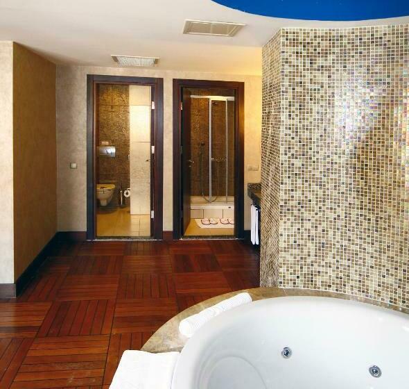 سوئیت با تخت بزرگ, Royal Dragon