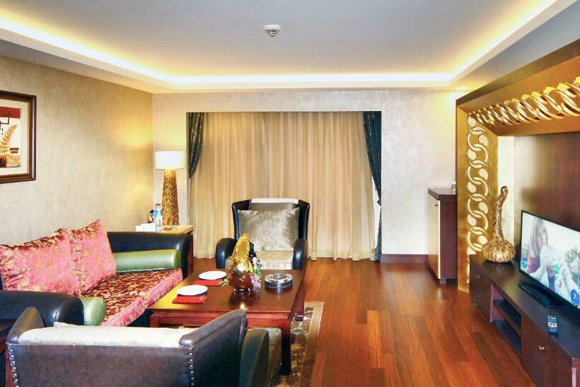 سوئیت با تخت بزرگ, Royal Dragon