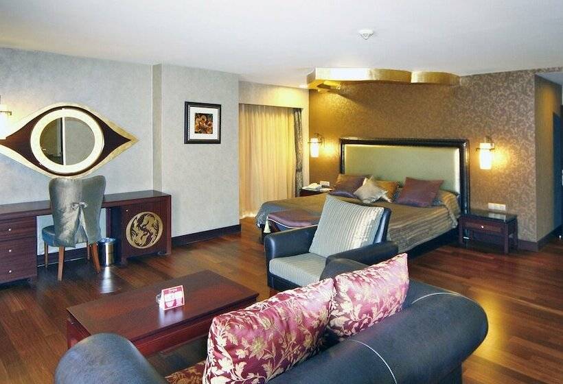 سوئیت با تخت بزرگ, Royal Dragon