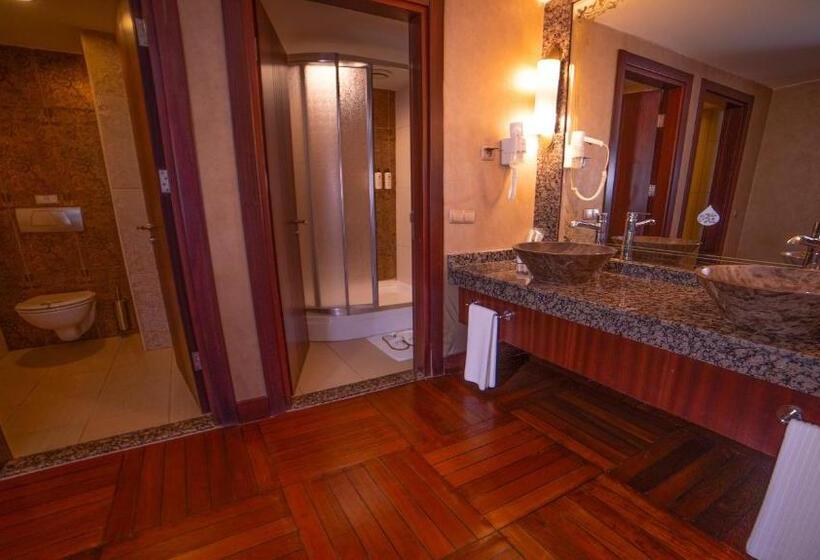 سوئیت با تخت بزرگ, Royal Dragon