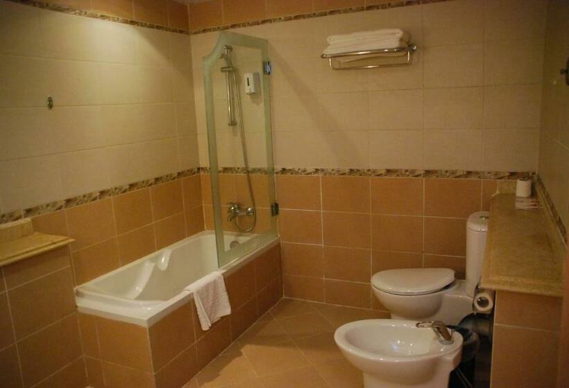 高级三人间, Royal Lagoons Resort & Aqua Park Families And Couples Only