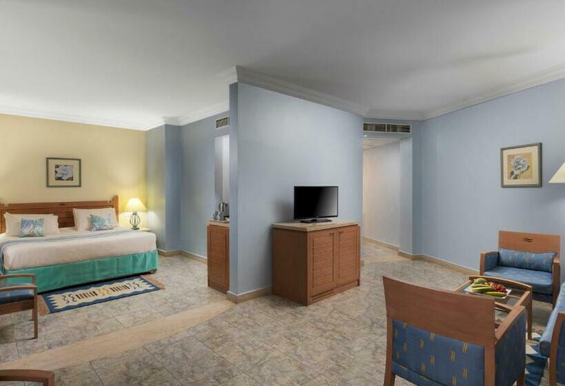 小型套房带泳池景, Royal Lagoons Resort & Aqua Park Families And Couples Only