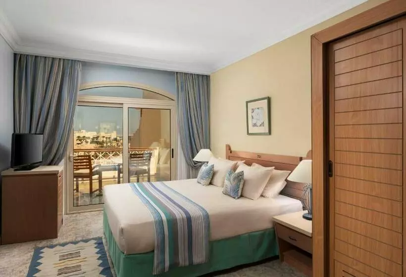 اتاق سوپریور با چشم‌انداز استخر, Royal Lagoons Resort & Aqua Park - Families and Couples Only