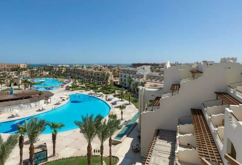 اتاق سوپریور با چشم‌انداز استخر, Royal Lagoons Resort & Aqua Park - Families and Couples Only