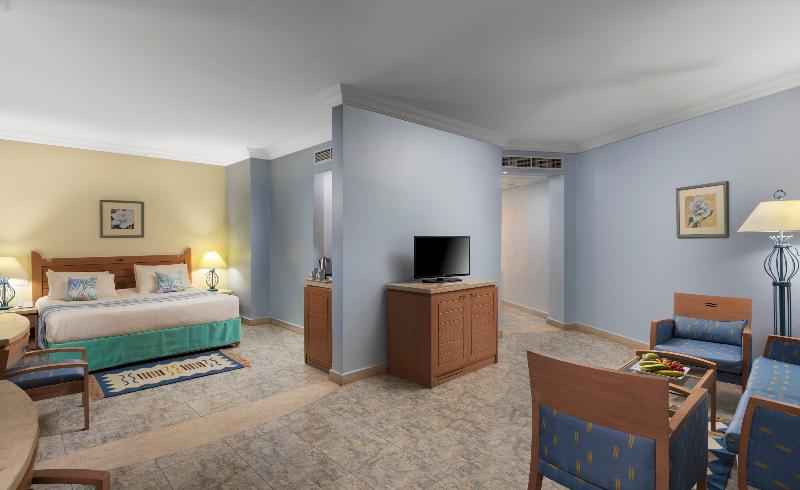 小型套房带泳池景, Royal Lagoons Resort & Aqua Park Families And Couples Only