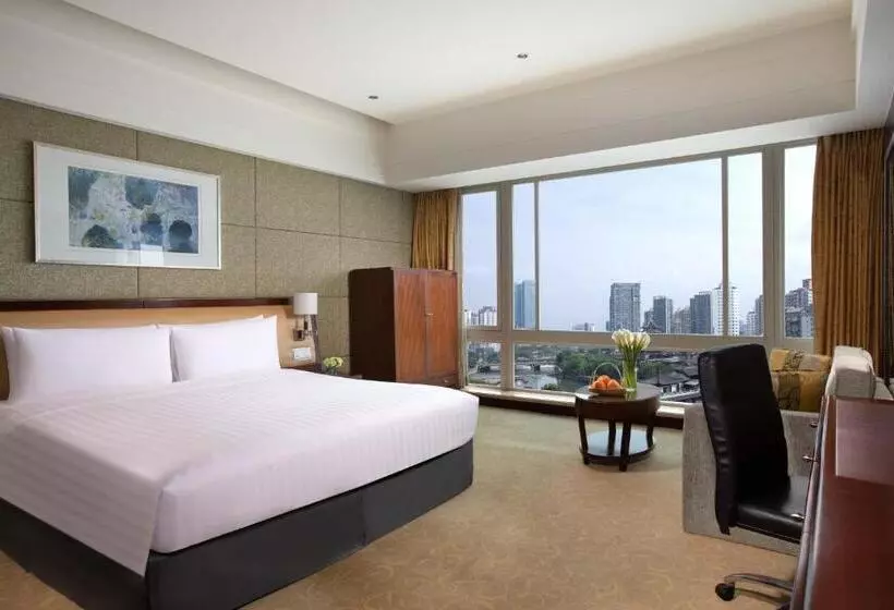 Deluxe room with river view, Shangrila Chengdu
