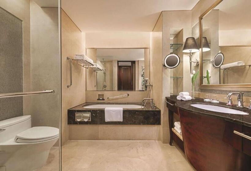 Deluxe room with river view, Shangrila Chengdu