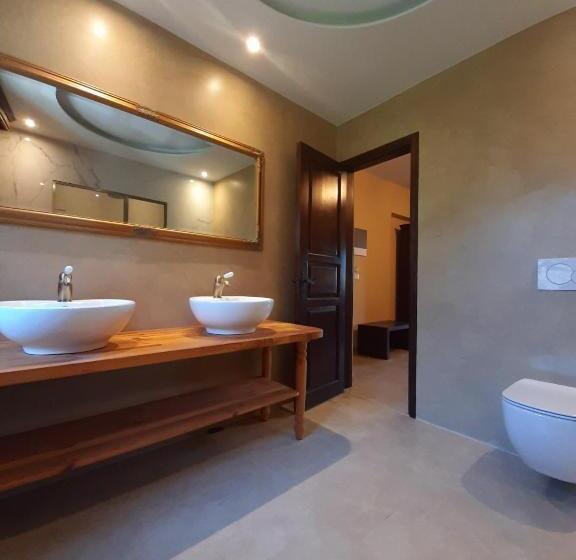 סוויטה עם מרפסת, S.nikolis  Historic Boutique