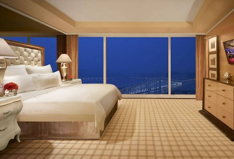 Suite with lake view, Wynn Macau