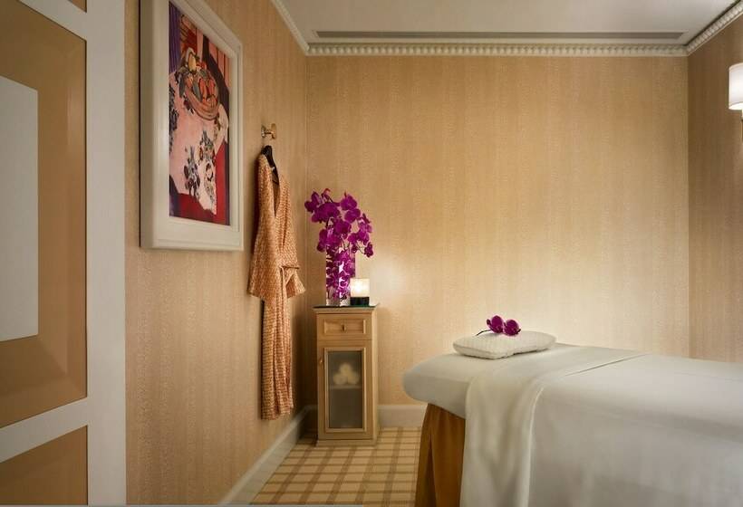 Suite with lake view, Wynn Macau