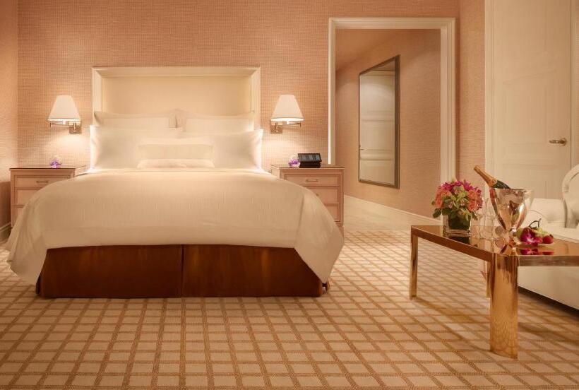 اتاق دلوکس با تخت کینگ و چشمانداز شهر, Wynn Macau