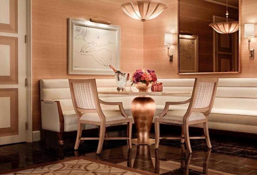 Suite with lake view, Wynn Macau