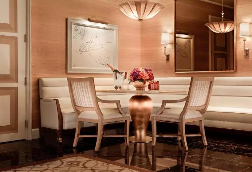 Suite with lake view, Wynn Macau