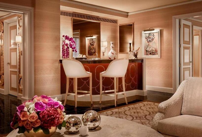Suite with lake view, Wynn Macau